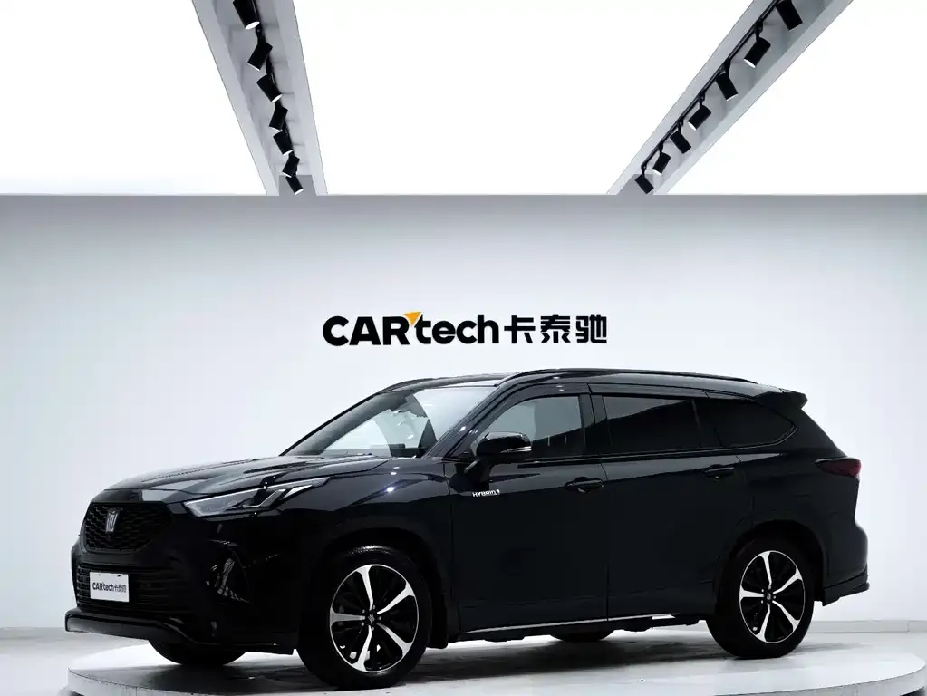 Toyota Crown Kluger 2023 из CN, фото 1