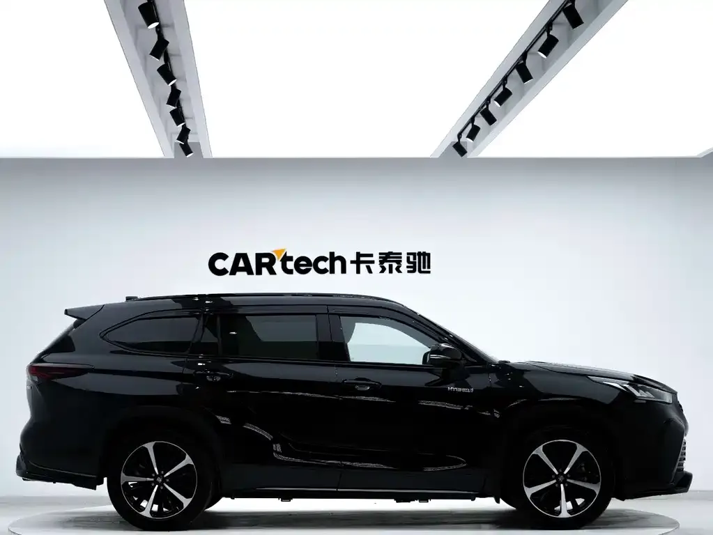 Toyota Crown Kluger 2023 из CN, фото 4