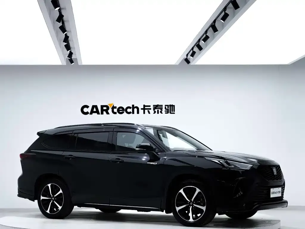 Toyota Crown Kluger 2023 из CN, фото 5