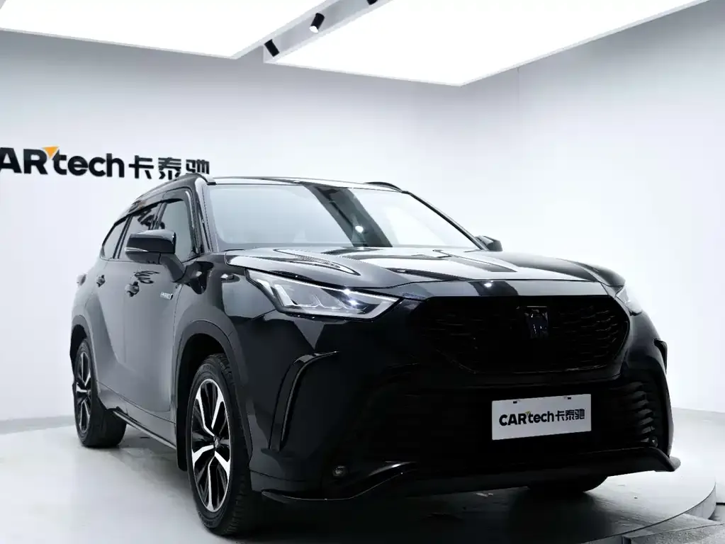 Toyota Crown Kluger 2023 из CN, фото 7