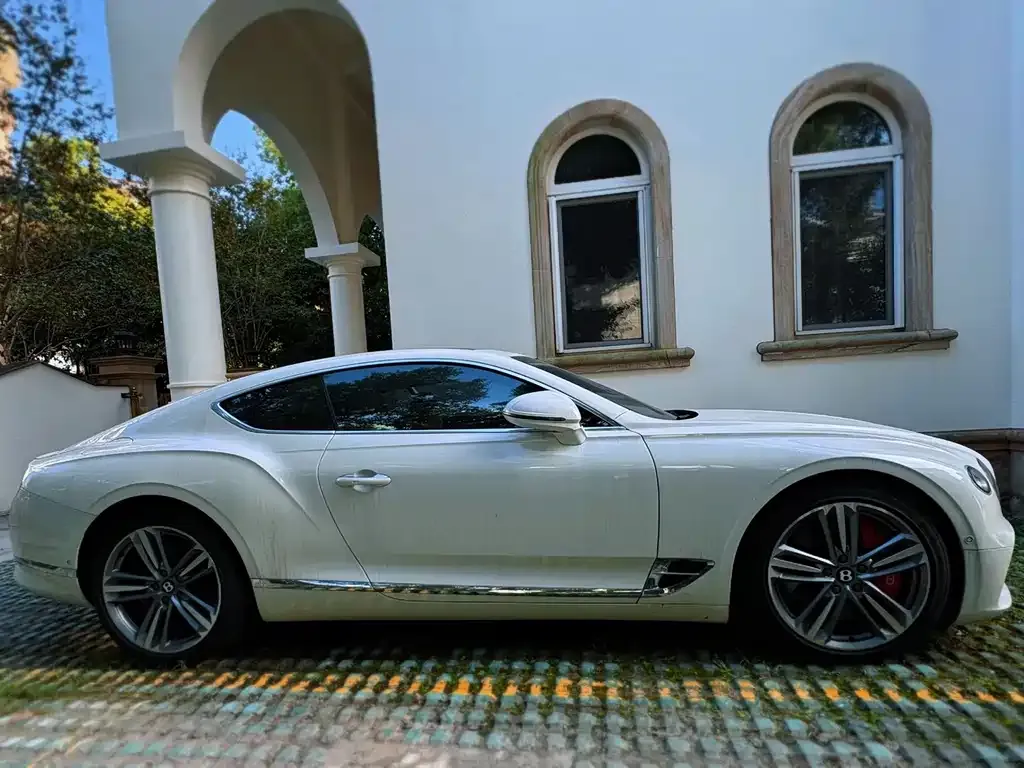 Bentley Continental 2023 из CN, фото 3