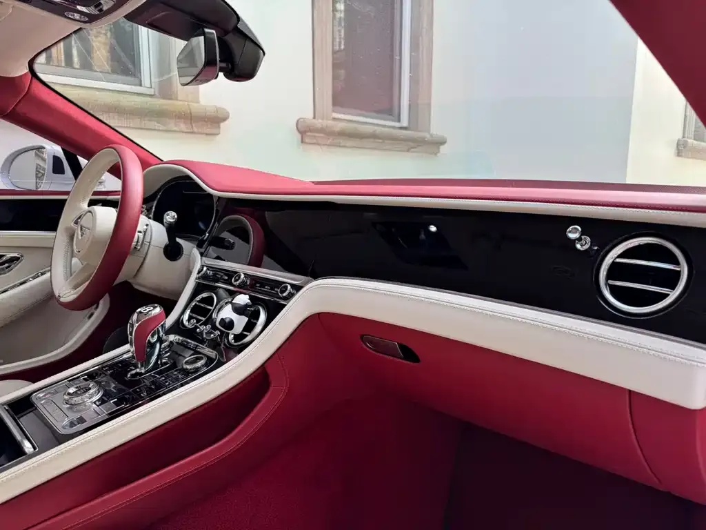 Bentley Continental 2023 из CN, фото 7