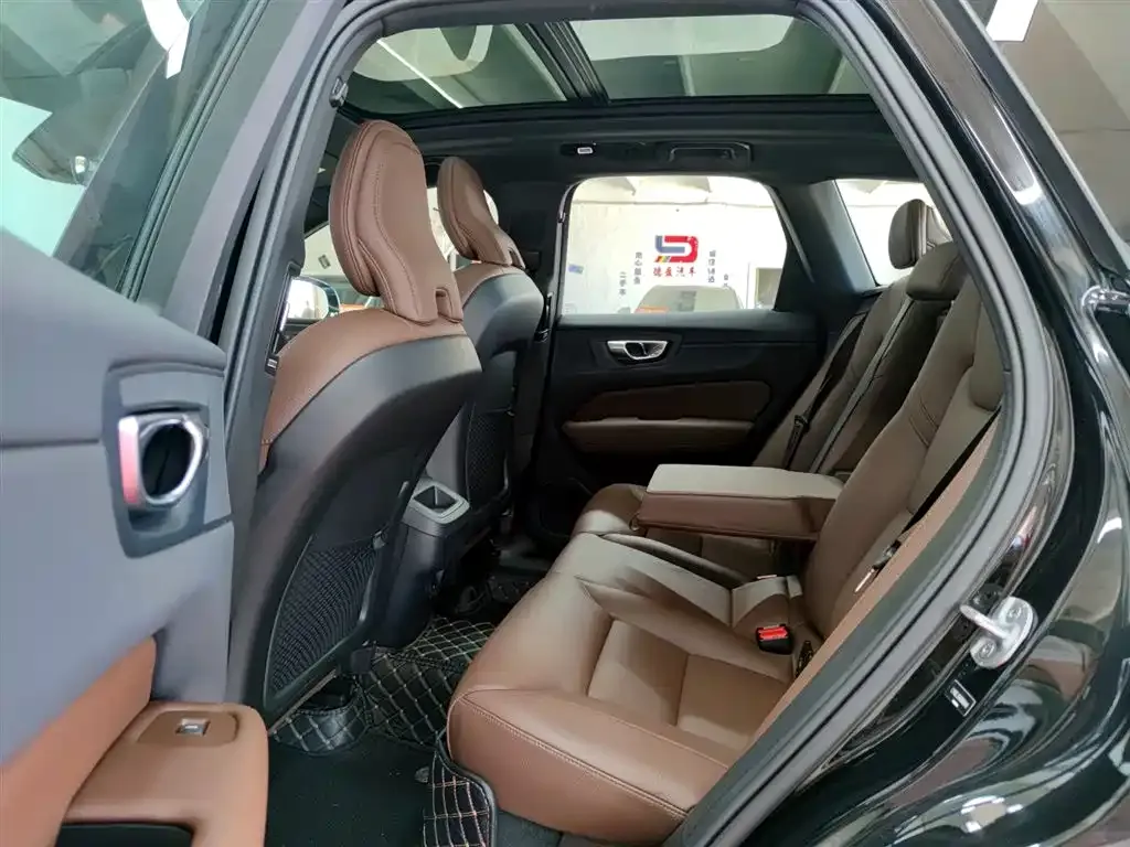 Volvo XC60 2024 из CN, фото 10