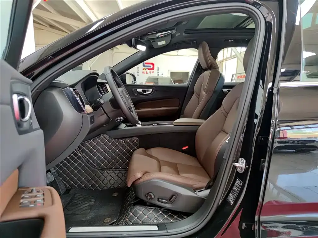 Volvo XC60 2024 из CN, фото 7