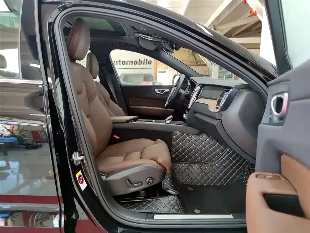 Volvo XC60 2024 из CN, фото 8