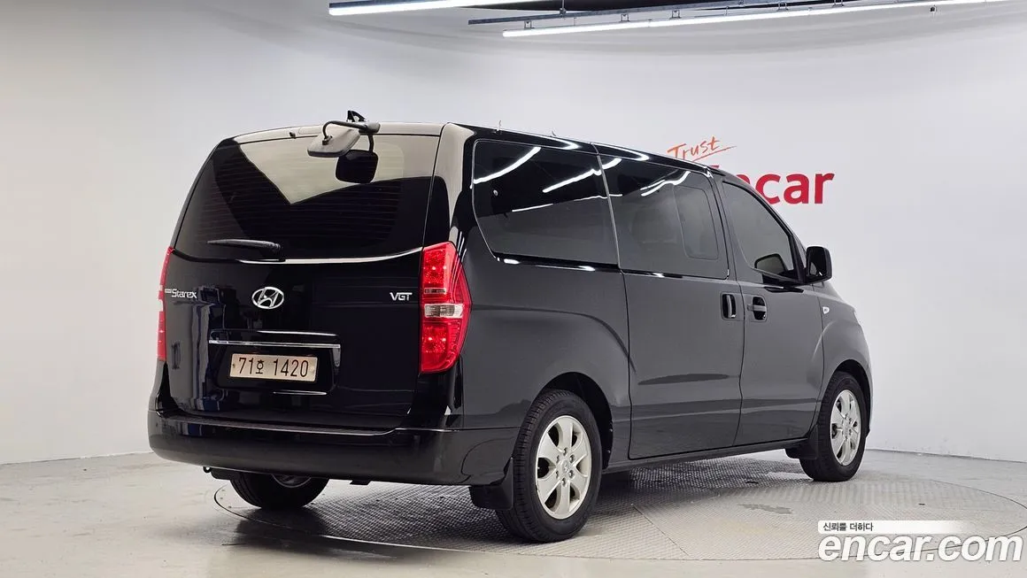 Hyundai Starex — фото 2