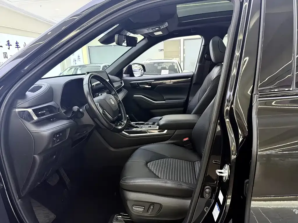 Toyota Crown Kluger 2022 из CN, фото 4