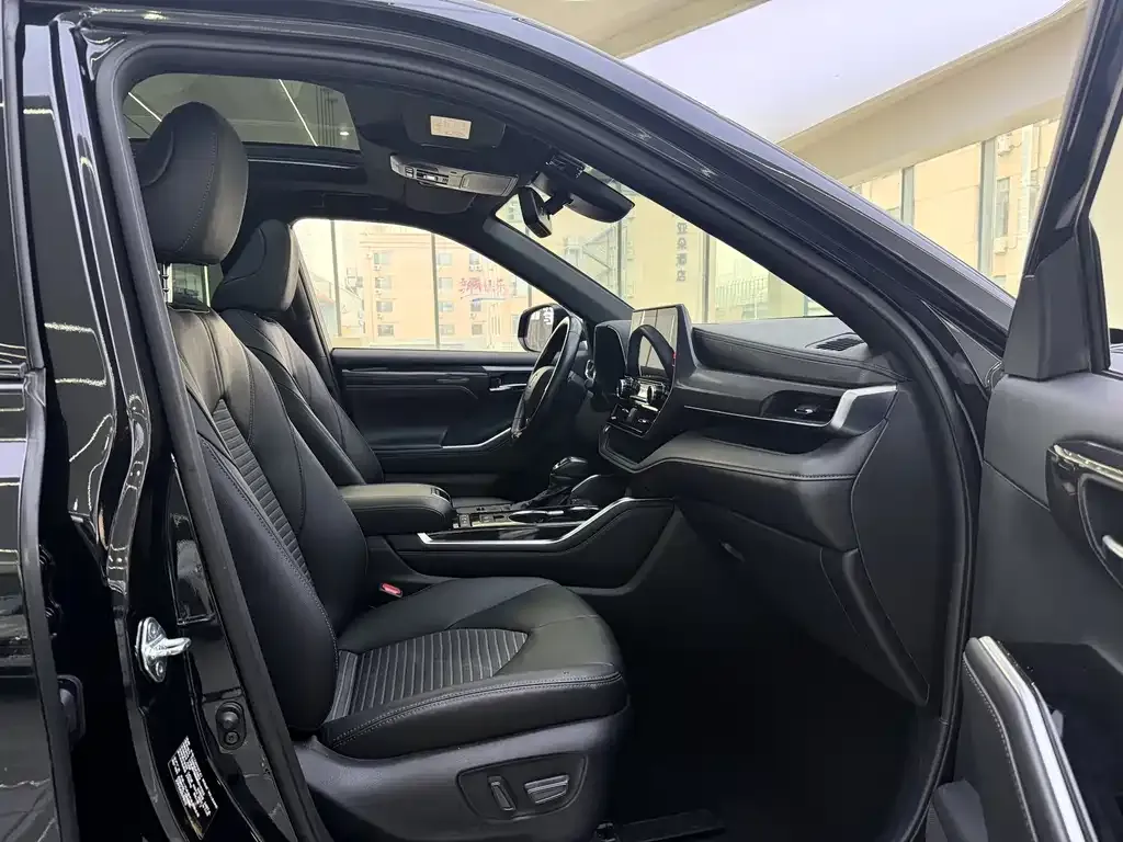 Toyota Crown Kluger 2022 из CN, фото 6