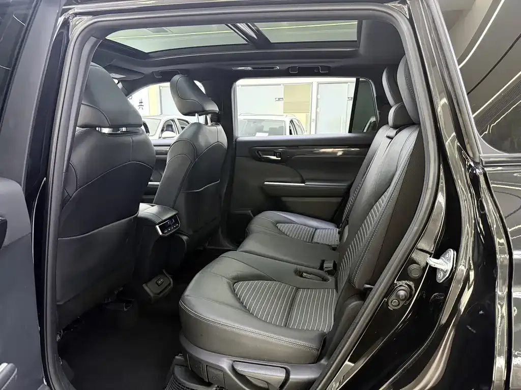 Toyota Crown Kluger 2022 из CN, фото 7
