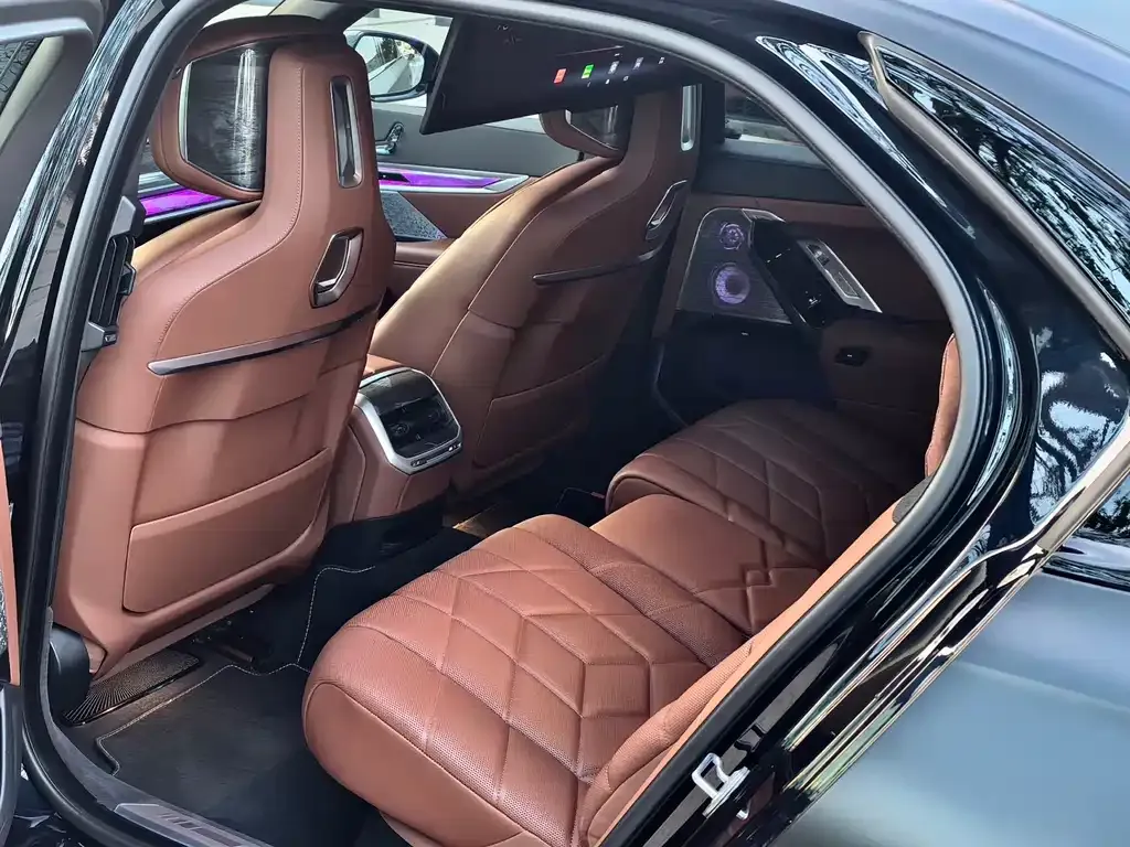 BMW i7 2025 из CN, фото 10