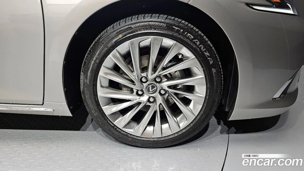 Lexus ES 2026 из KR, фото 5