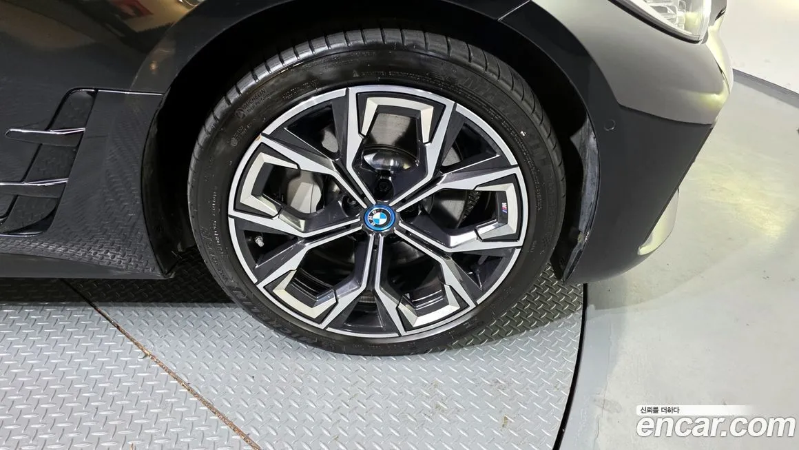 BMW i4 2022 из KR, фото 5