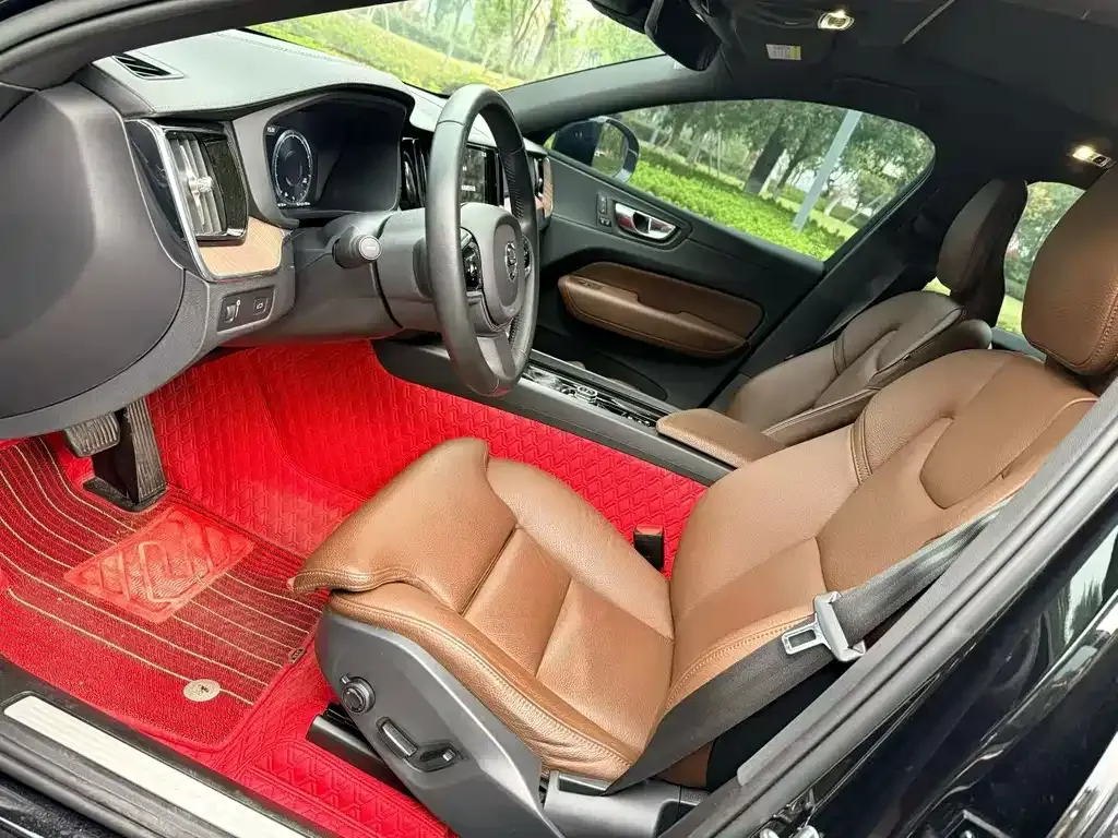 Volvo XC60 2021 из CN, фото 4