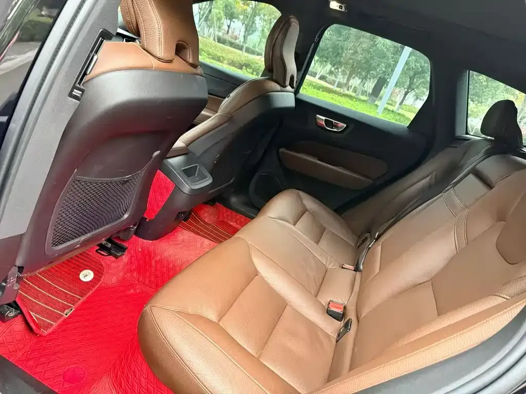 Volvo XC60 2021 из CN, фото 6