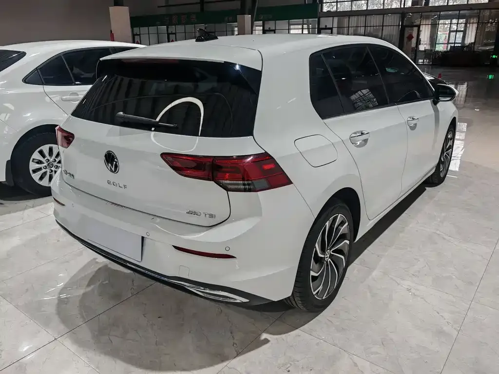 Volkswagen Golf 2022 из CN, фото 4