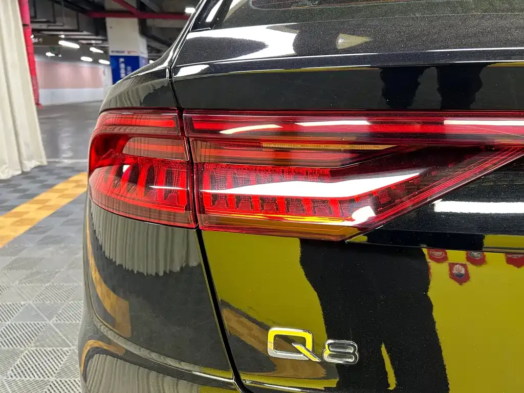 Audi Q8 2021 из CN, фото 10