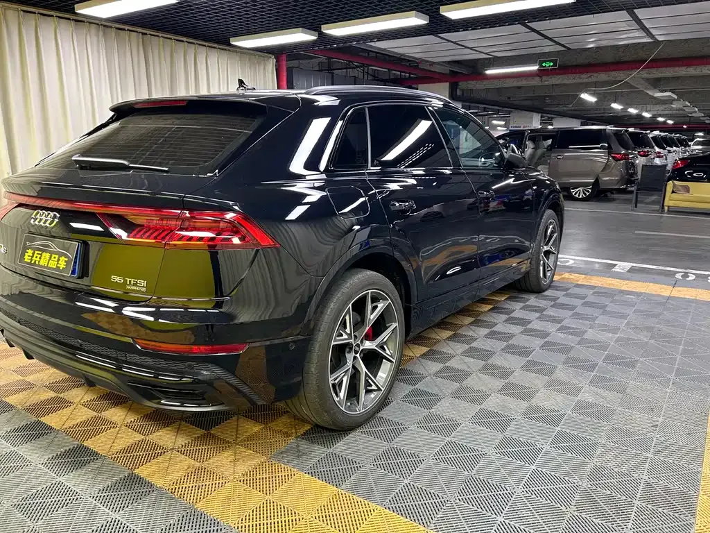 Audi Q8 2021 из CN, фото 4