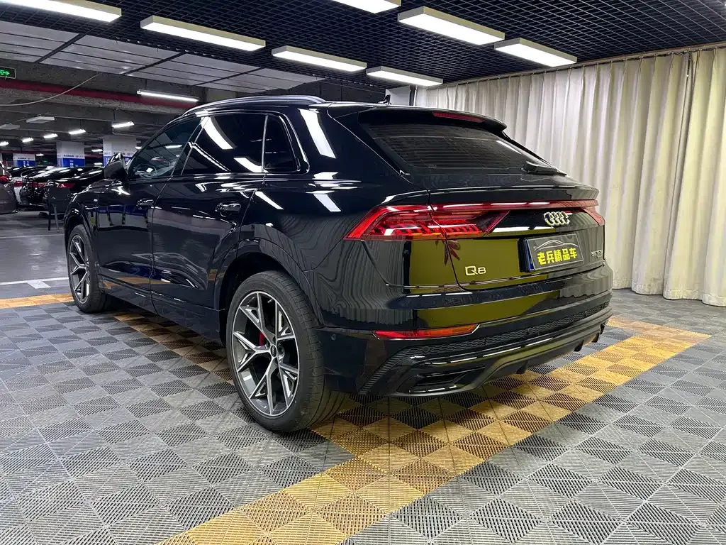 Audi Q8 2021 из CN, фото 6