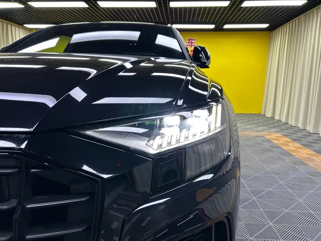 Audi Q8 2021 из CN, фото 8