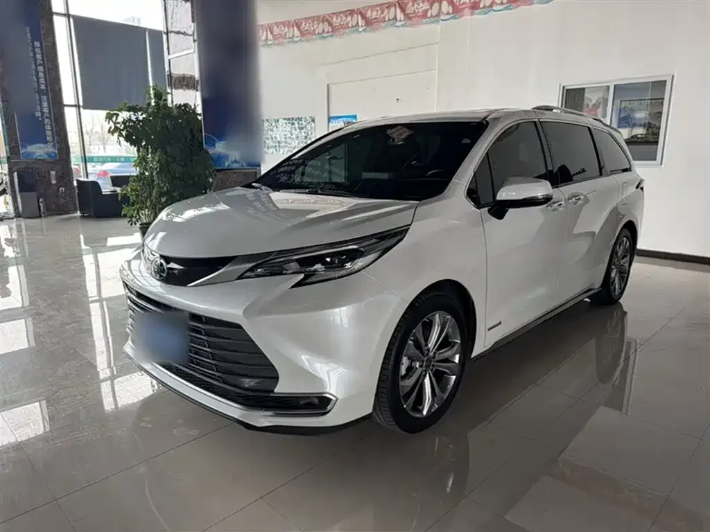 Toyota Sienna 2023 из CN, фото 3