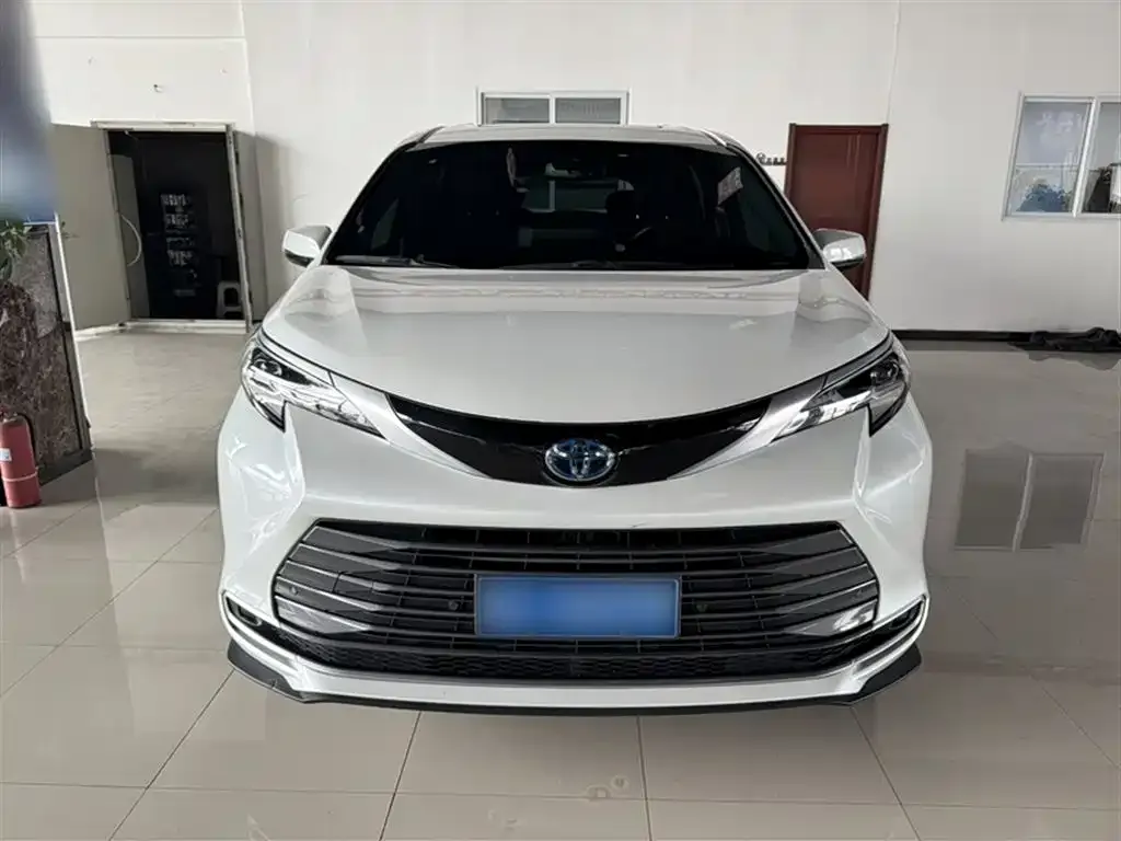 Toyota Sienna 2023 из CN, фото 5