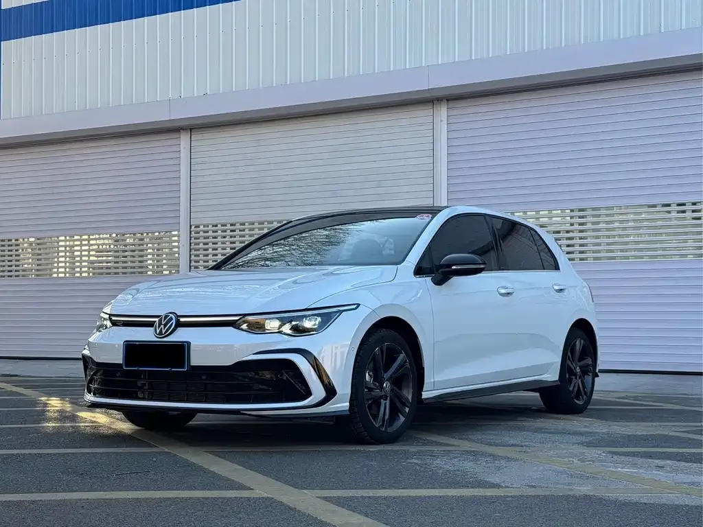 Volkswagen Golf 2023 из CN, фото 1