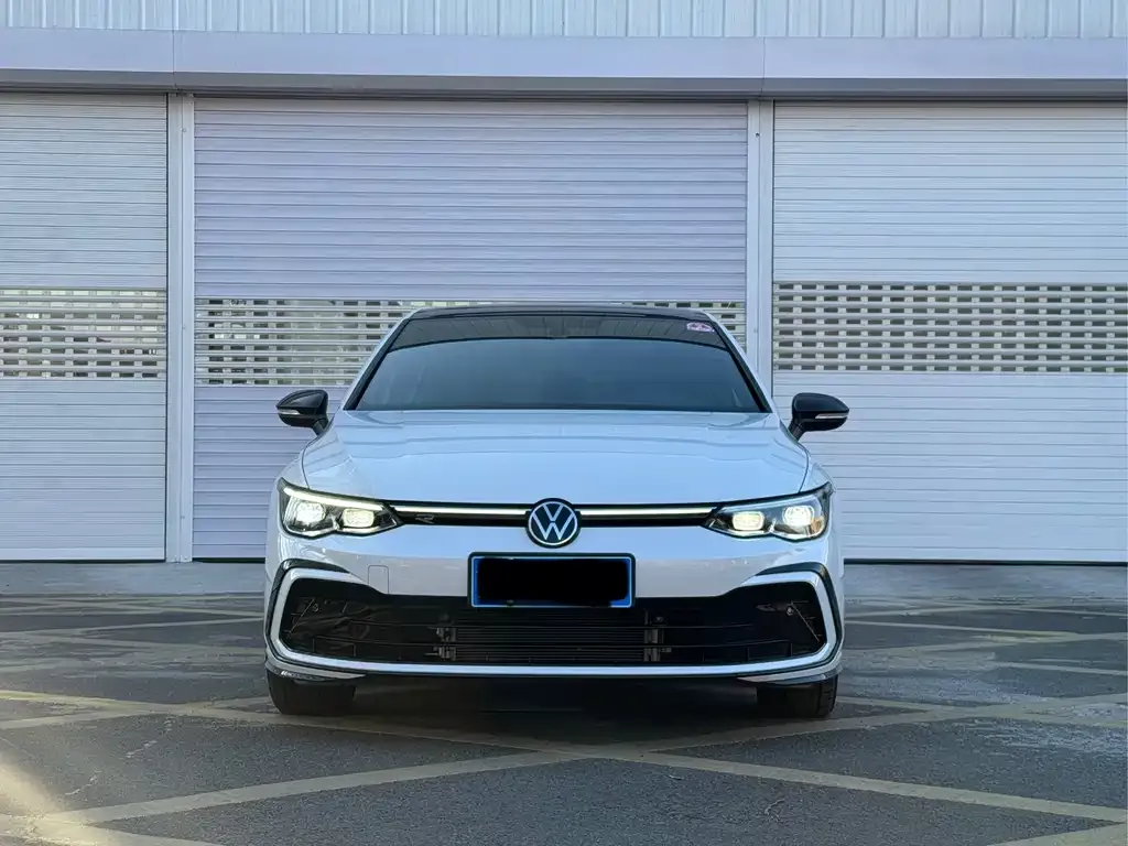Volkswagen Golf 2023 из CN, фото 2