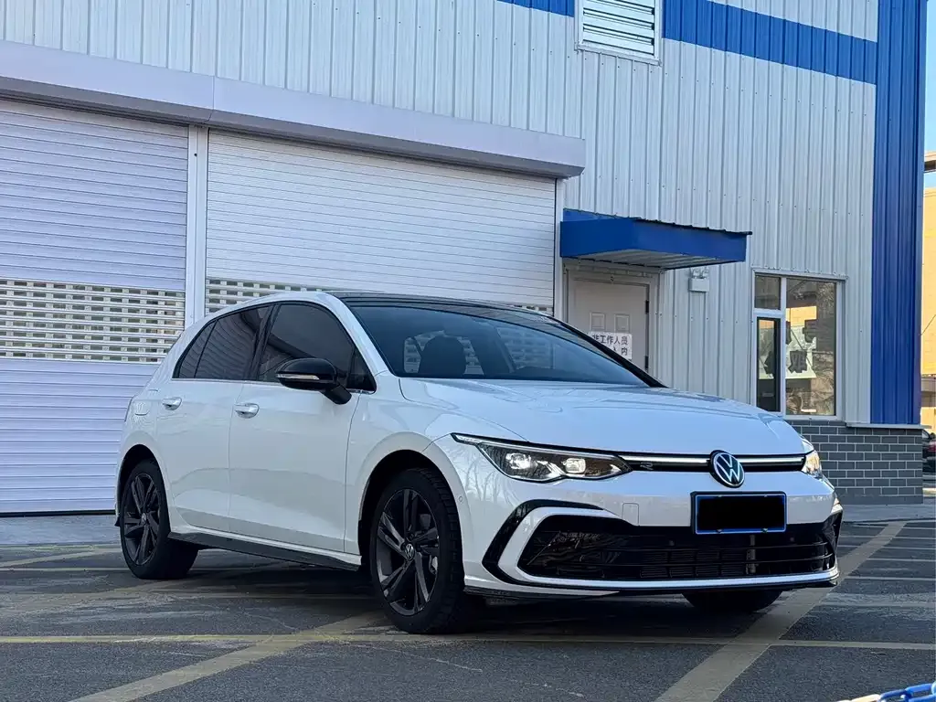 Volkswagen Golf 2023 из CN, фото 3