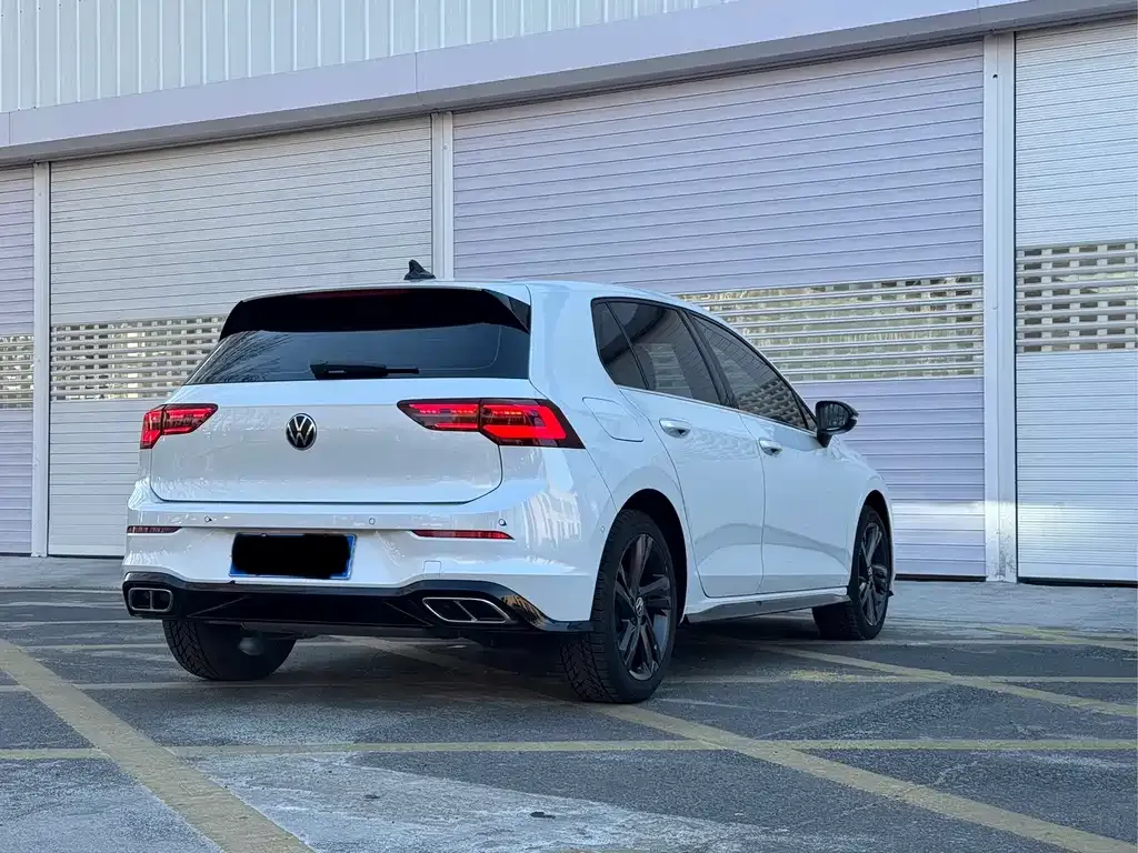 Volkswagen Golf 2023 из CN, фото 5