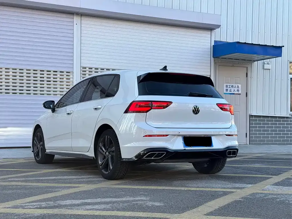 Volkswagen Golf 2023 из CN, фото 7