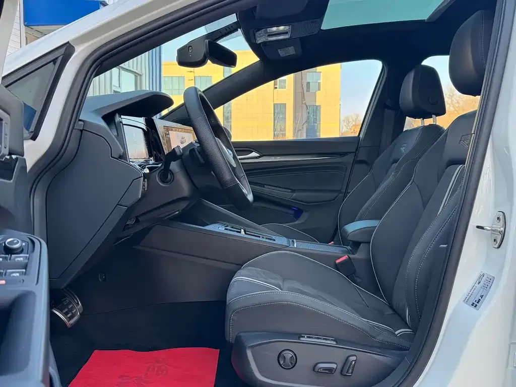 Volkswagen Golf 2023 из CN, фото 9