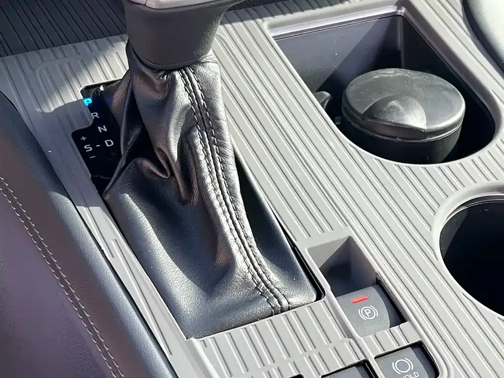 Toyota Sienna 2025 из CN, фото 10
