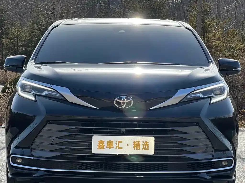 Toyota Sienna 2025 из CN, фото 2