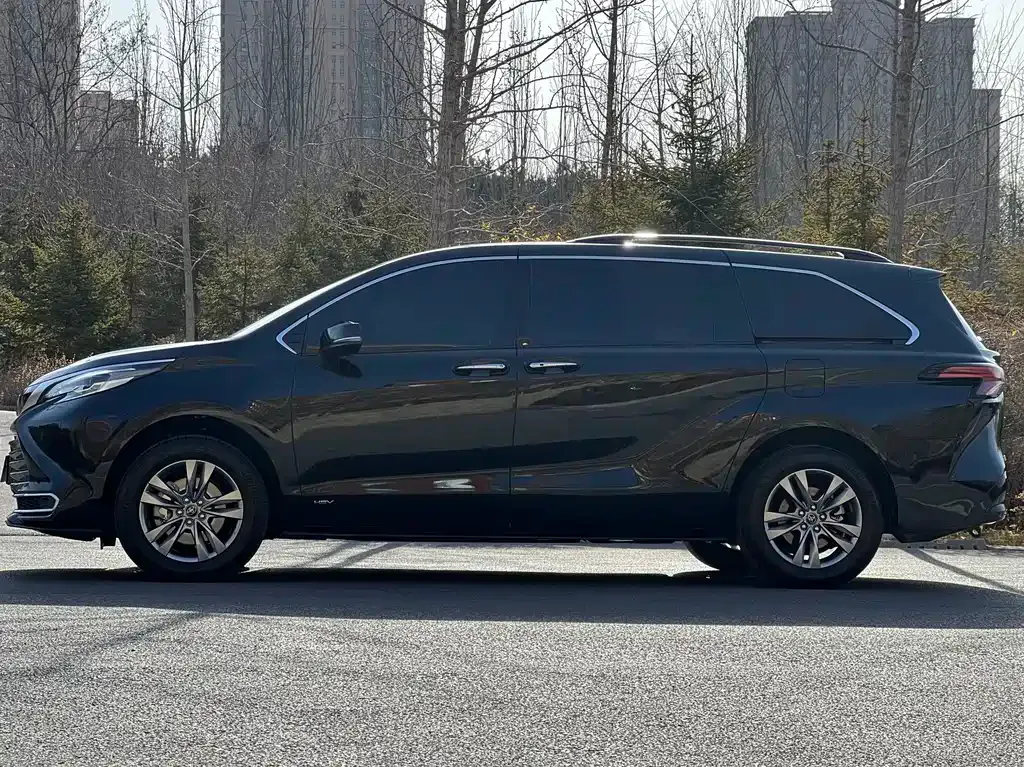 Toyota Sienna 2025 из CN, фото 4