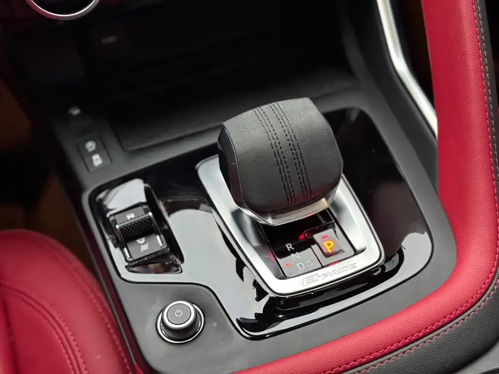 Jaguar E-PACE 2025 из CN, фото 10