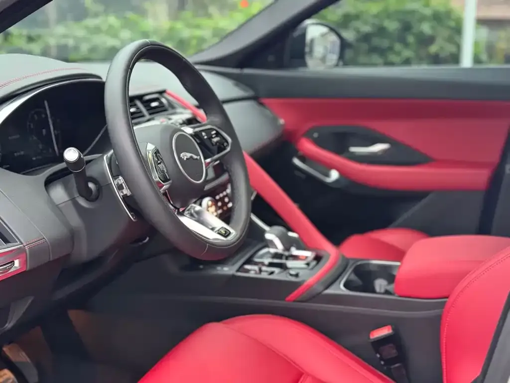 Jaguar E-PACE 2025 из CN, фото 4