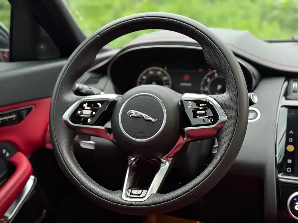 Jaguar E-PACE 2025 из CN, фото 7