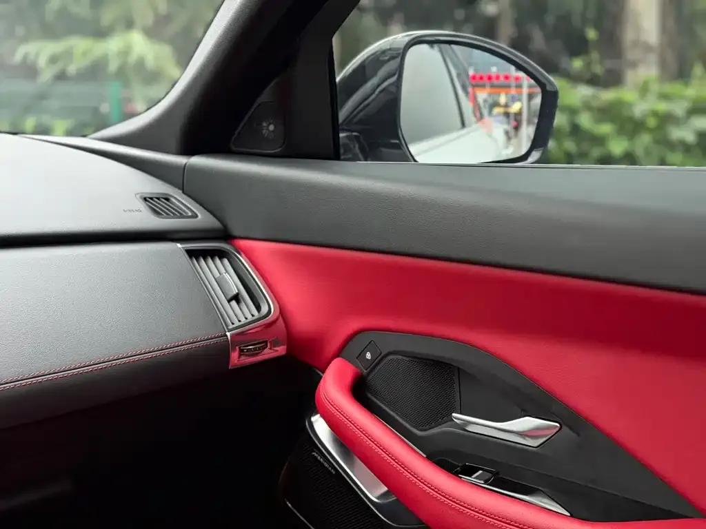 Jaguar E-PACE 2025 из CN, фото 9