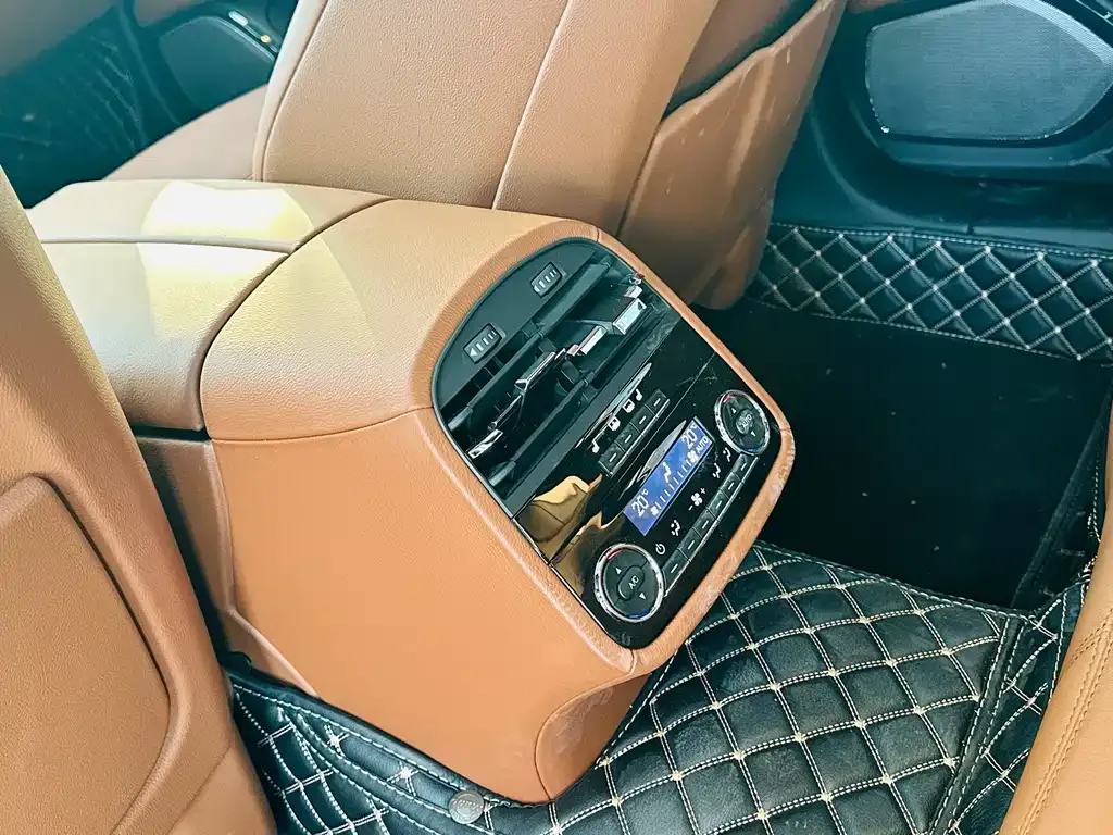 Maserati Quattroporte 2023 из CN, фото 10
