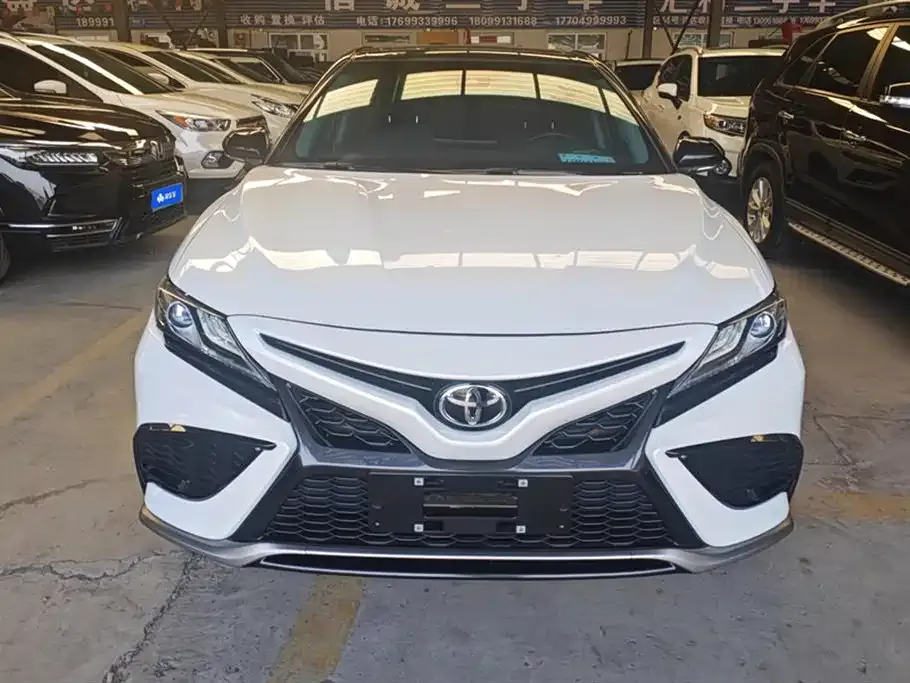 Toyota Camry 2021 из CN, фото 2