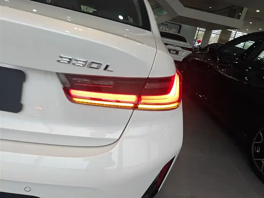 BMW 3 Series 2024 из CN, фото 8