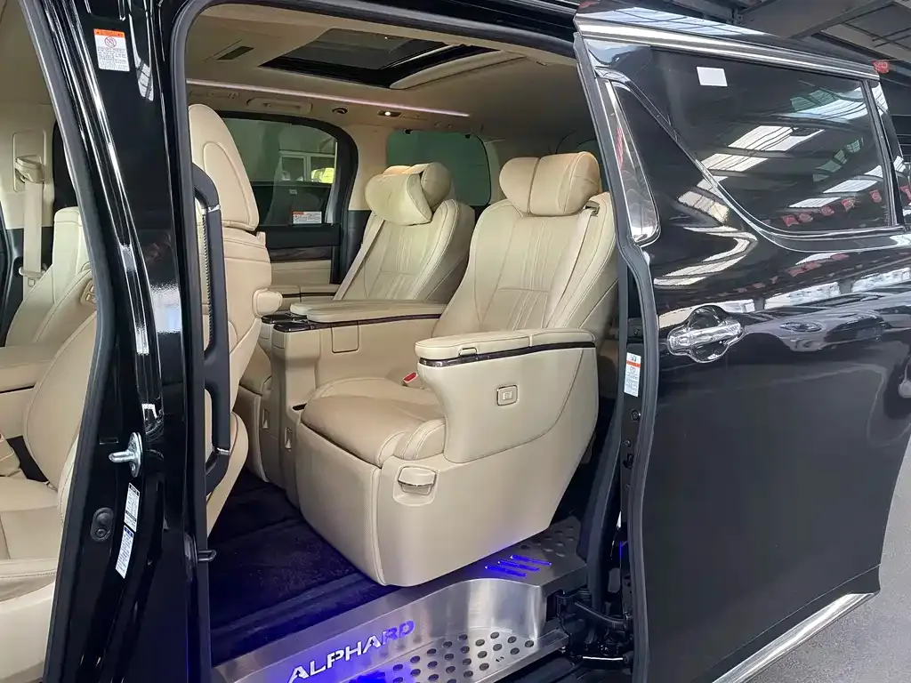 Toyota Alphard 2022 из CN, фото 9
