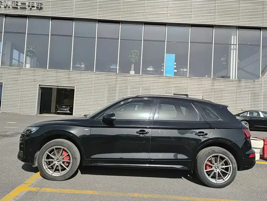 Audi Q5L 2023 из CN, фото 2