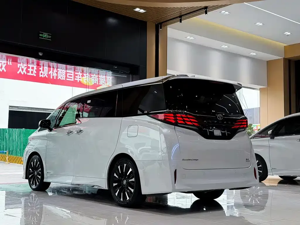 Toyota Alphard 2024 из CN, фото 4