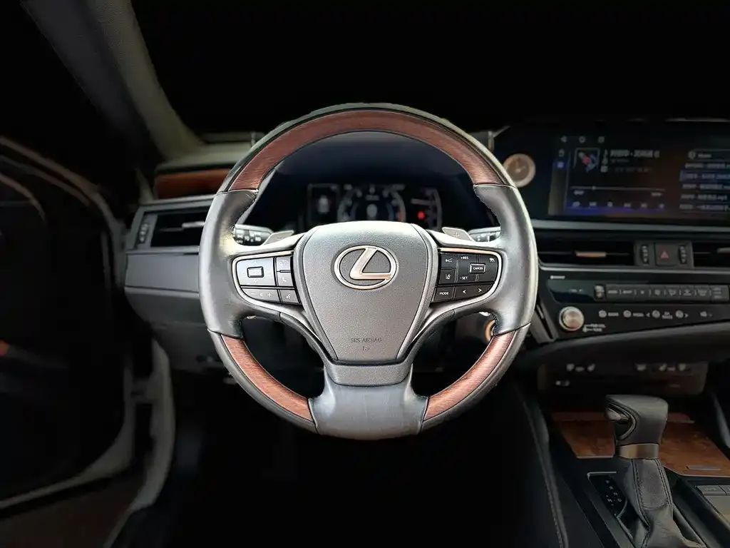 Lexus ES — фото 3