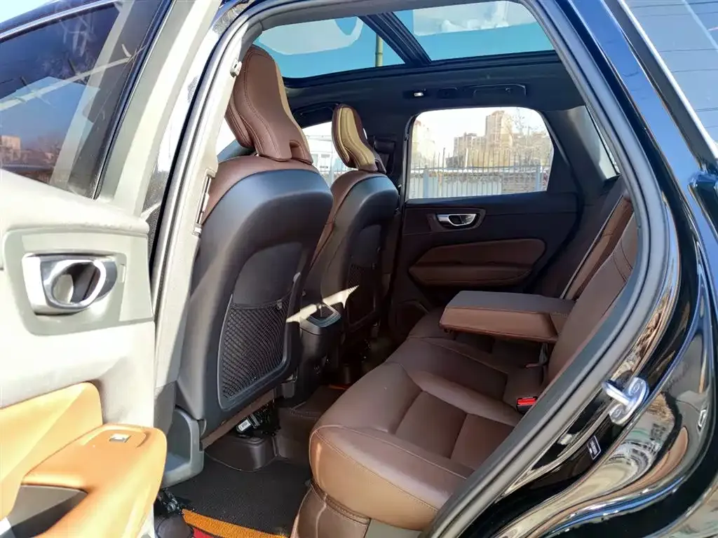 Volvo XC60 2023 из CN, фото 10
