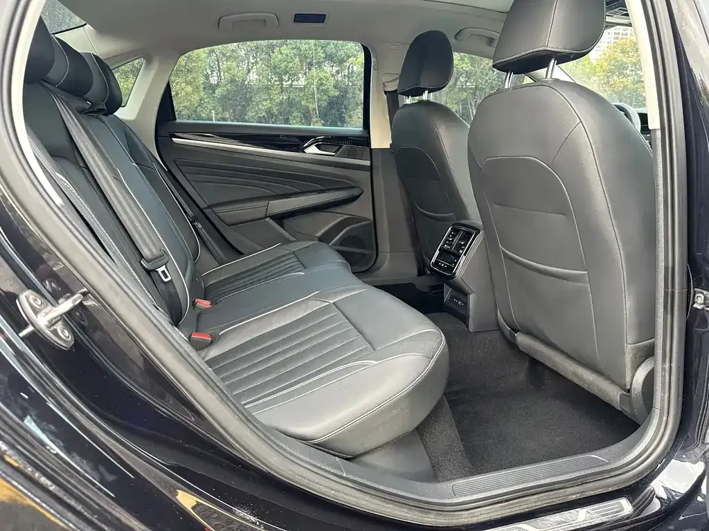 Volkswagen Passat 2021 из CN, фото 7