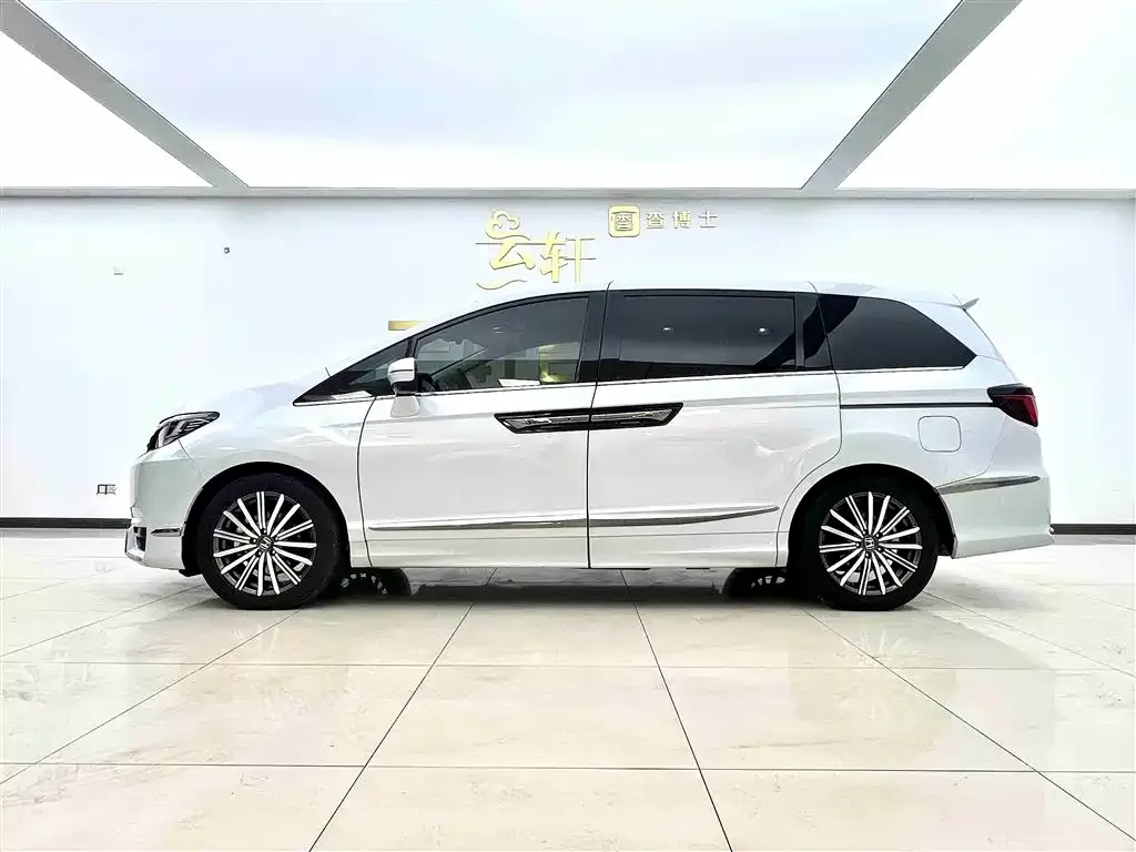 Honda Elysion 2024 из CN, фото 10