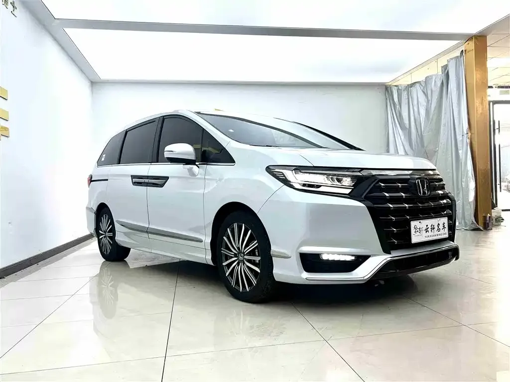 Honda Elysion 2024 из CN, фото 3