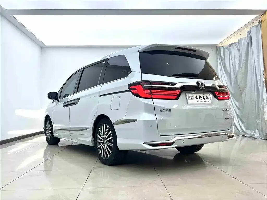 Honda Elysion 2024 из CN, фото 4